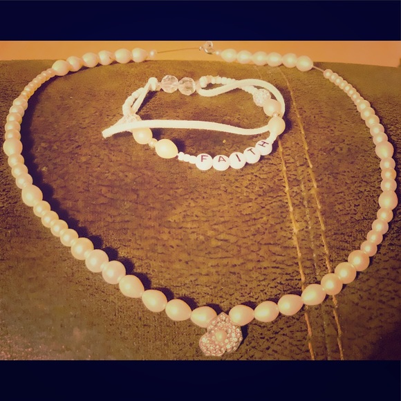 Beaded/Pearl Jewelry Necklace and Bracelet set - Picture 1 of 3